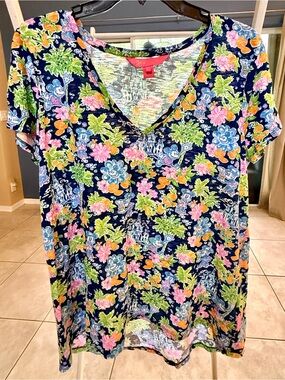 Disney & lilly Pulitzer calab  Navy V-Neck Tee with Multicolor Floral Print